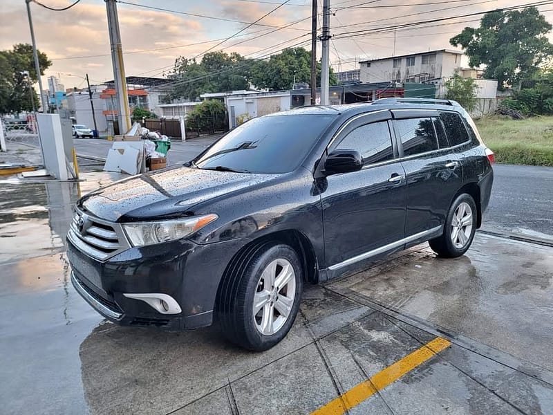 Toyota highlander LE 2013